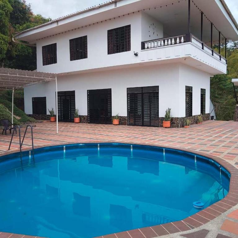 Casa Angola - Casa de 6 dormitorios - 1