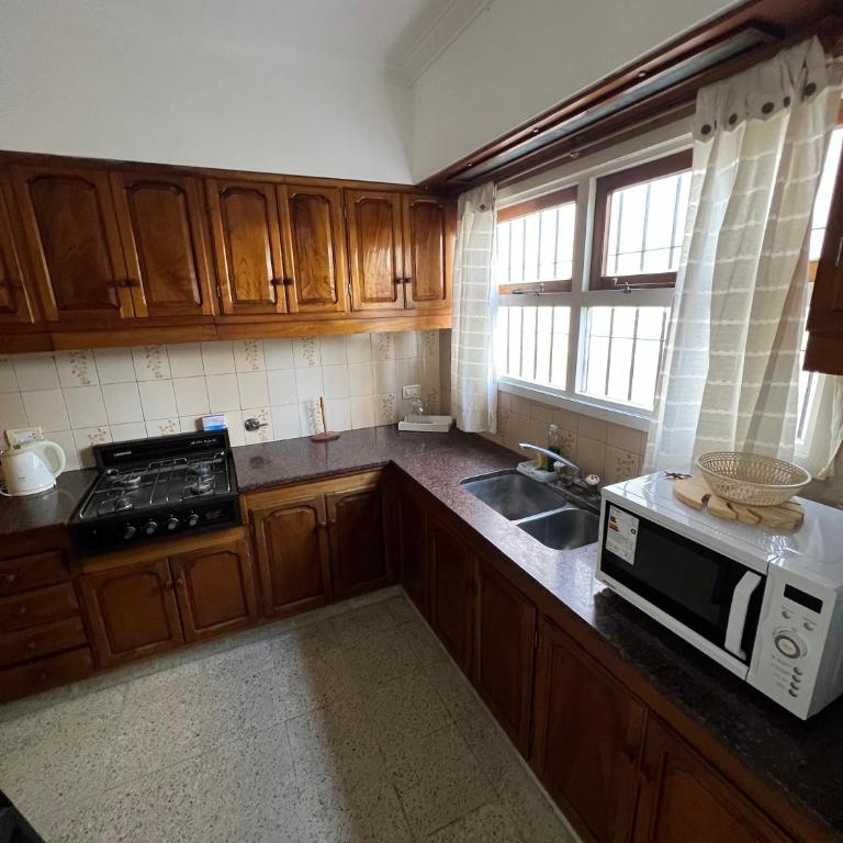 Check and Home - Casa Belgrano - 6 Huéspedes Amplio en Zona La Perla - Casa con 1 dormitorio - 19