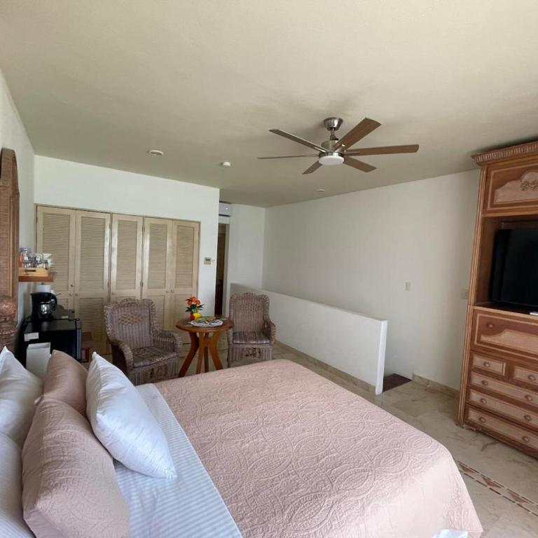 SUNSET FISHERMEN BEACH & SPA RESORT-Optional All Inclusive- 3 UNITS CHOICE-ROOM - 344A Ocean view with terrace- ROOM 344B No terrace, View from window to park - STUDIO 344C Ocean View Studio for 2- Playacar Beach, Phase 1-NO ELEVATOR! - Habitación Doble Deluxe con balcón y vistas al mar - 18