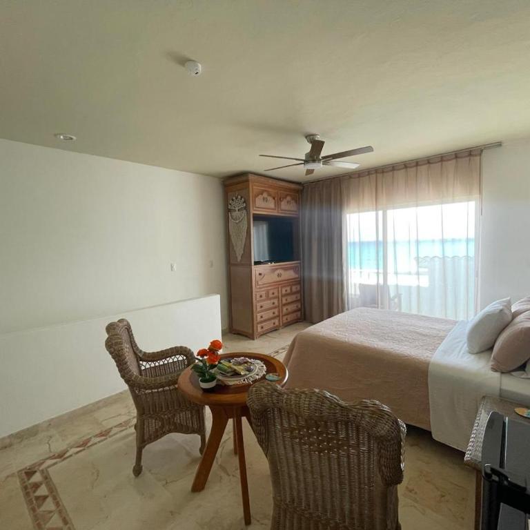 SUNSET FISHERMEN BEACH & SPA RESORT-Optional All Inclusive- 3 UNITS CHOICE-ROOM - 344A Ocean view with terrace- ROOM 344B No terrace, View from window to park - STUDIO 344C Ocean View Studio for 2- Playacar Beach, Phase 1-NO ELEVATOR! - Habitación Doble Deluxe con balcón y vistas al mar - 22