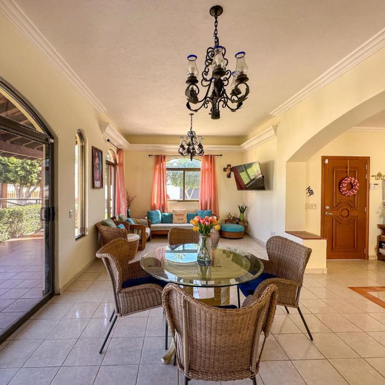 Tranquil Family Escape with Large Patio - Casa - 11