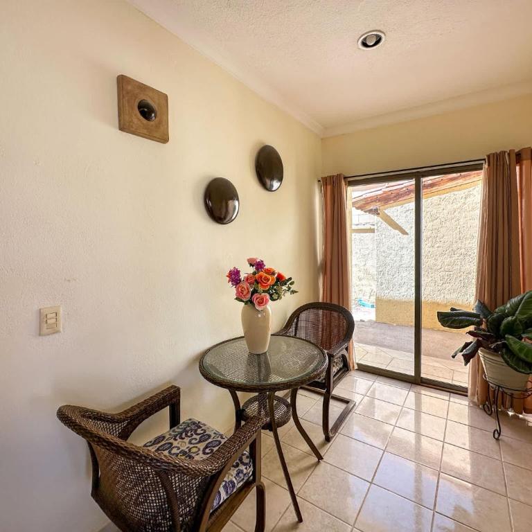 Tranquil Family Escape with Large Patio - Casa - 12