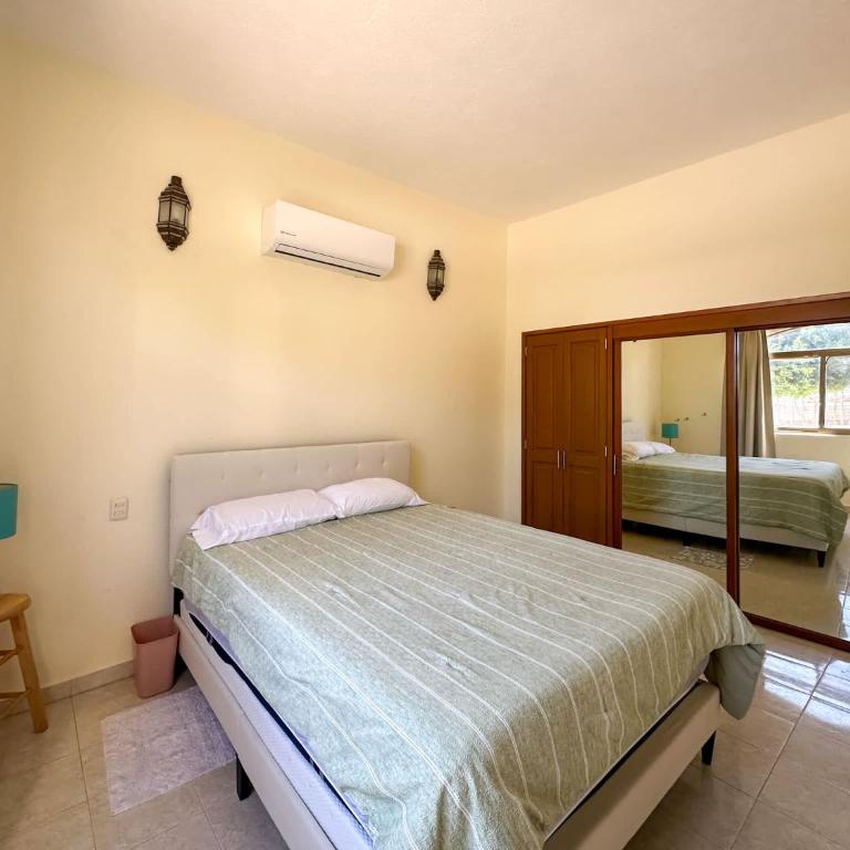 Tranquil Family Escape with Large Patio - Casa - 16