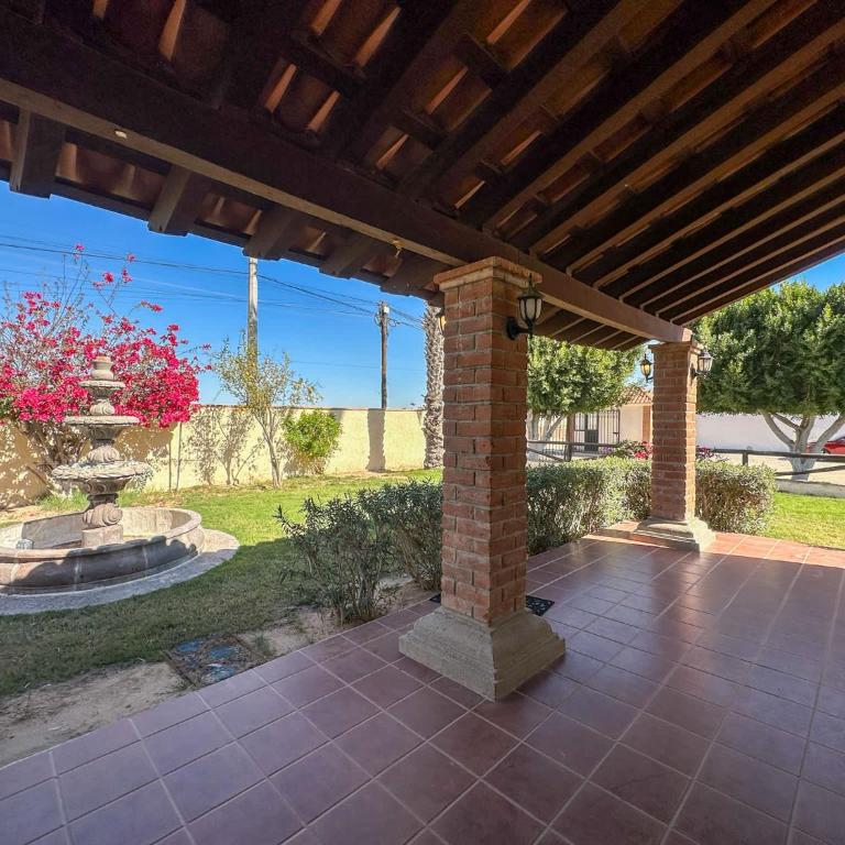 Tranquil Family Escape with Large Patio - Casa - 22