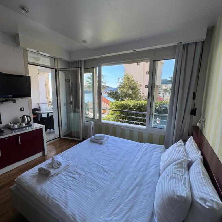 Meridian Hotel - Dvokrevetna Soba sa Bračnim Krevetom i Terasom - 6