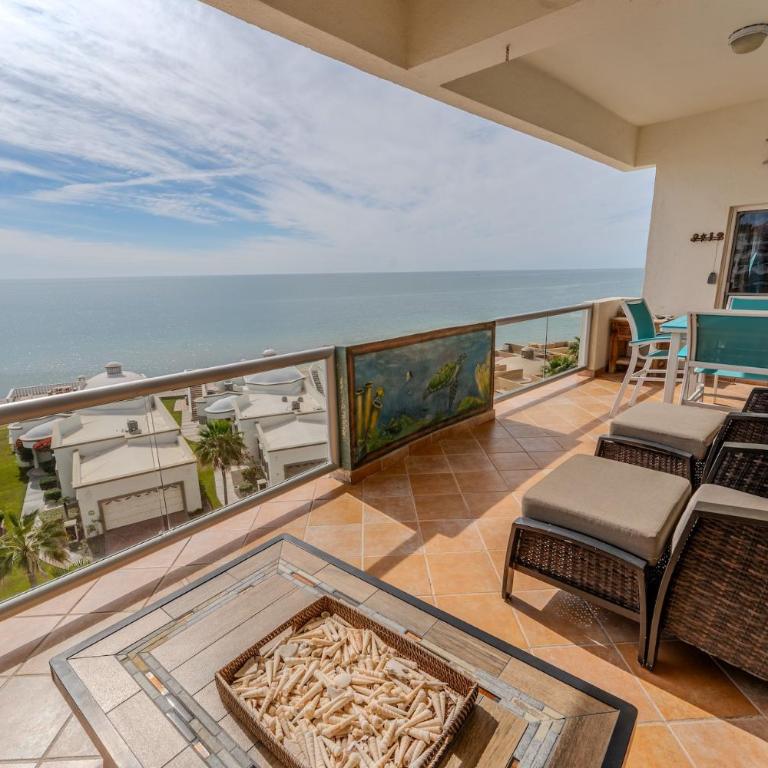 Las Palmas Resort - King Suite with Sea View - 4