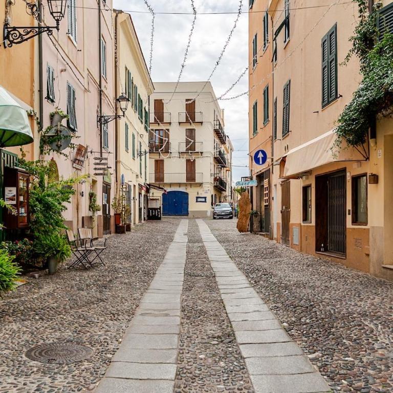 Lovely apartment in the heart of Alghero - Two-Bedroom Apartment with Terrace - 23