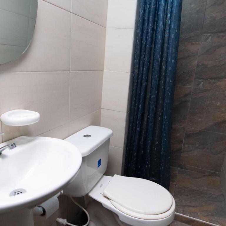 Comodo apartamento en el norte de Barranquilla - Two-Bedroom Apartment - 16