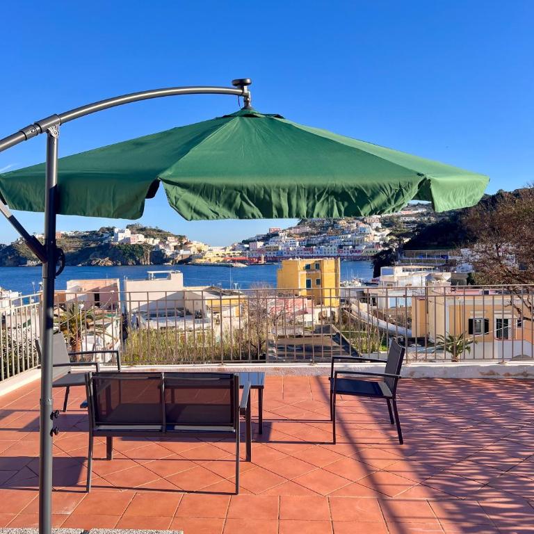 Sea Breeze Ponza - Appartamento con 1 Camera da Letto, Vista Mare e Terrazza - 1