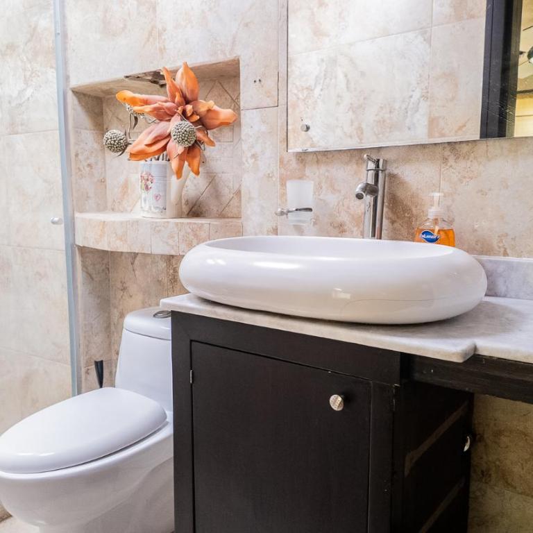 Departamento cerca de Expo GDL - Four-Bedroom Apartment - 65