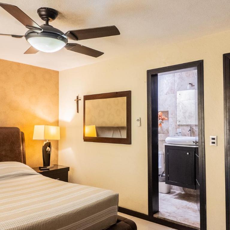 Departamento cerca de Expo GDL - Four-Bedroom Apartment - 60