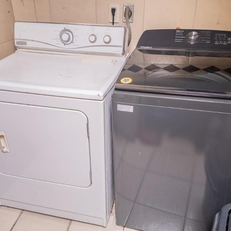 Departamento cerca de Expo GDL - Four-Bedroom Apartment - 70