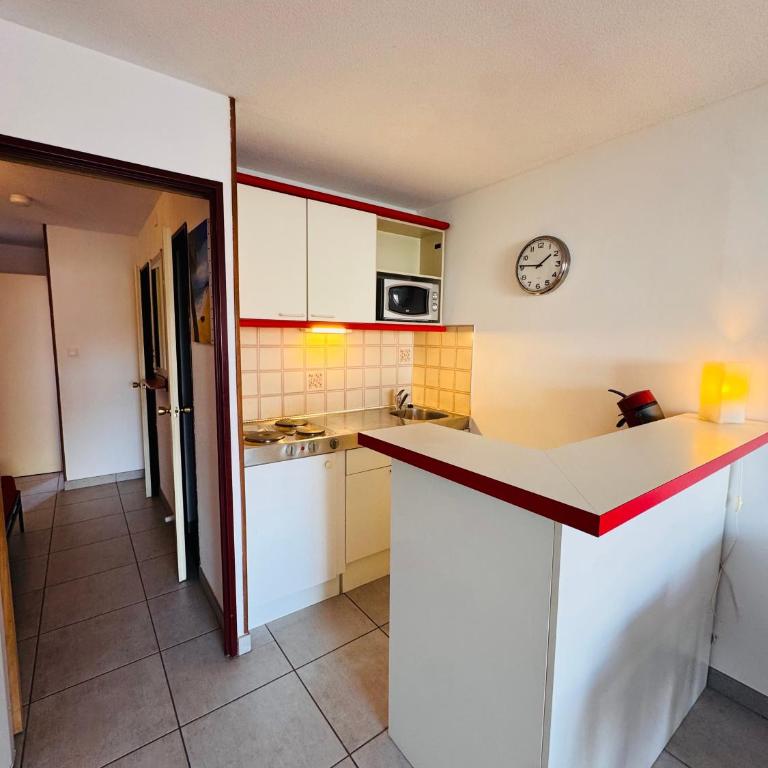 Les Soleillades-T2 pour 5 pers-piscine, parking privé- LaConciergerieByNina - Appartement 1 Chambre - 4