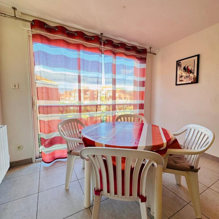 Les Soleillades-T2 pour 5 pers-piscine, parking privé- LaConciergerieByNina - Appartement 1 Chambre - 9