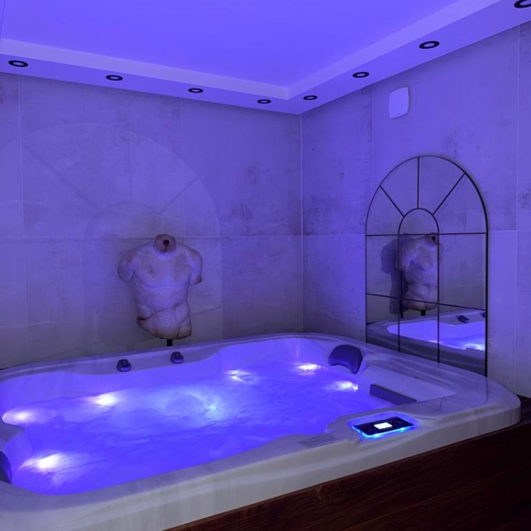 Suite Jacuzzi & Sauna privatifs - Paris - Or Norme By Le Douze - Chambre Double Deluxe - 2