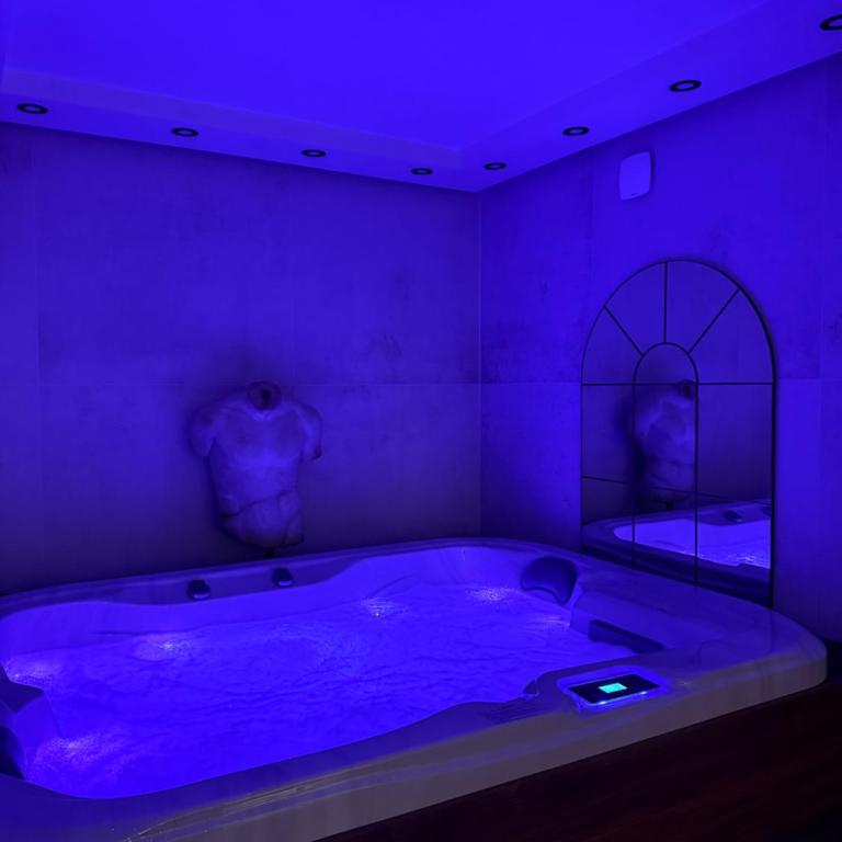 Suite Jacuzzi & Sauna privatifs - Paris - Or Norme By Le Douze - Chambre Double Deluxe - 12