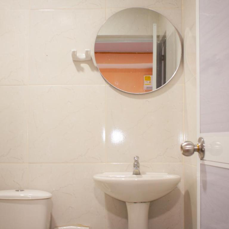 Hostal Encanto tropical - Habitación Doble con baño privado - 9
