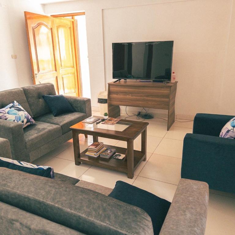 Departamento en Ayacucho - Three-Bedroom Apartment - 4