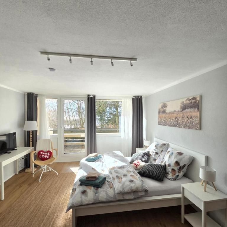 Waldfeder Apartment mit Pool und Fitnessraum, neu und vollsaniert - Apartment mit 1 Schlafzimmer und Blick auf den Park - 1