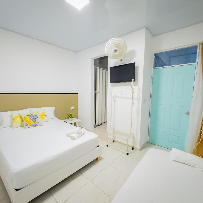 La Puerta del Ángel LOW COST - Habitación Triple con baño privado - 3