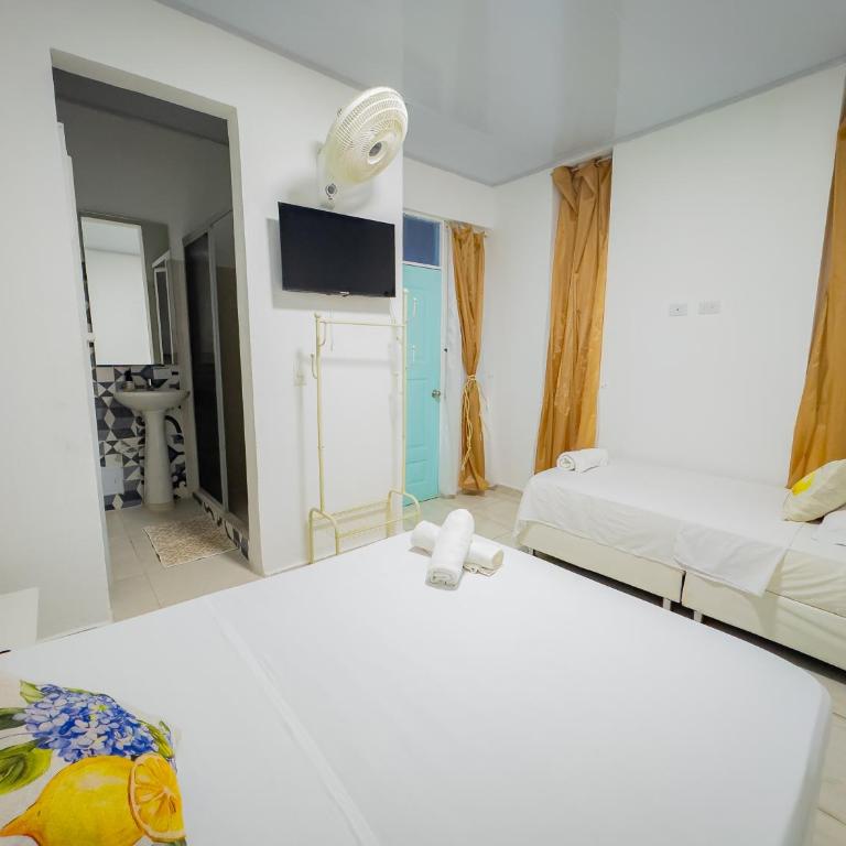 La Puerta del Ángel LOW COST - Habitación Triple con baño privado - 6