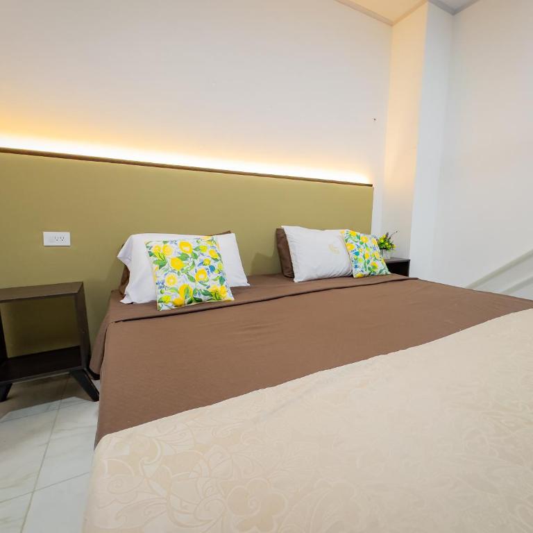 La Puerta del Ángel LOW COST - Habitación Triple con baño privado - 8