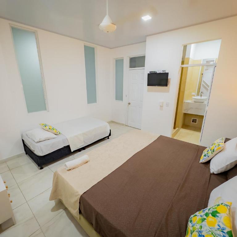 La Puerta del Ángel LOW COST - Habitación Triple con baño privado - 7