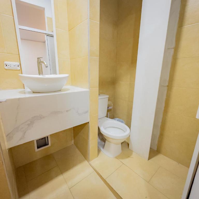 La Puerta del Ángel LOW COST - Habitación Triple con baño privado - 11