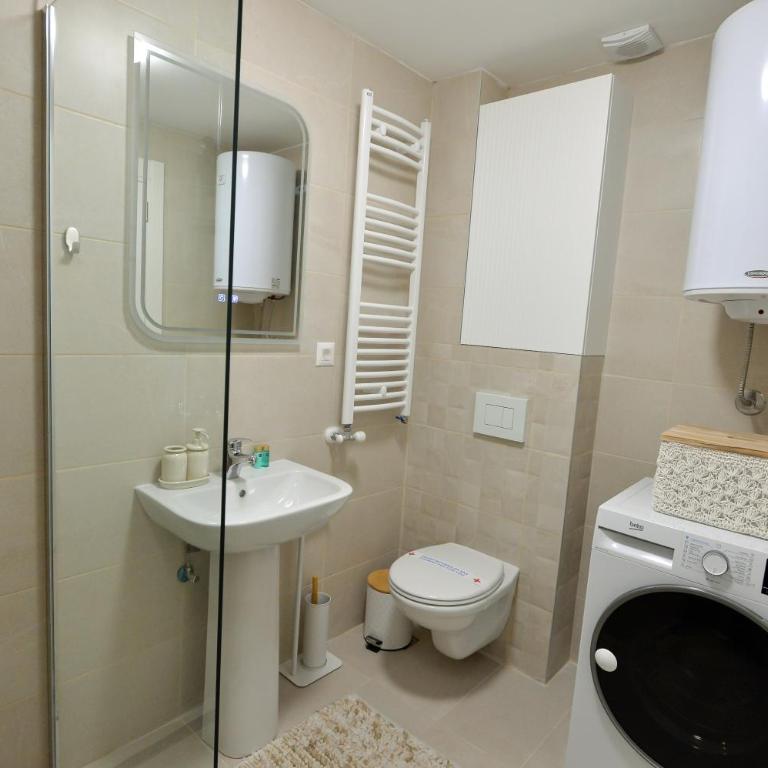 Amazon Royale Apartment - One-Bedroom Apartment with Terrace - 29