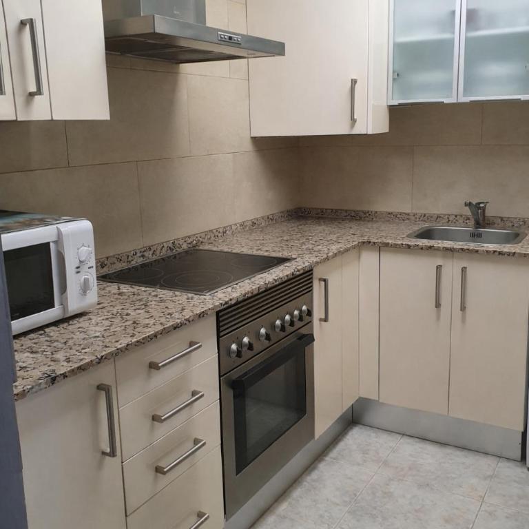 Playa, sol y vida en Salou - PortAventura - Two-Bedroom Apartment - 16