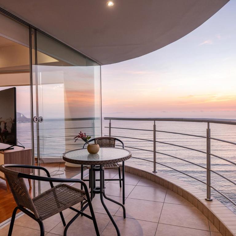 ALU Luxe - Premium Oceanfront Apartments Larcomar - Three-Bedroom Apartment - High Floor - 28