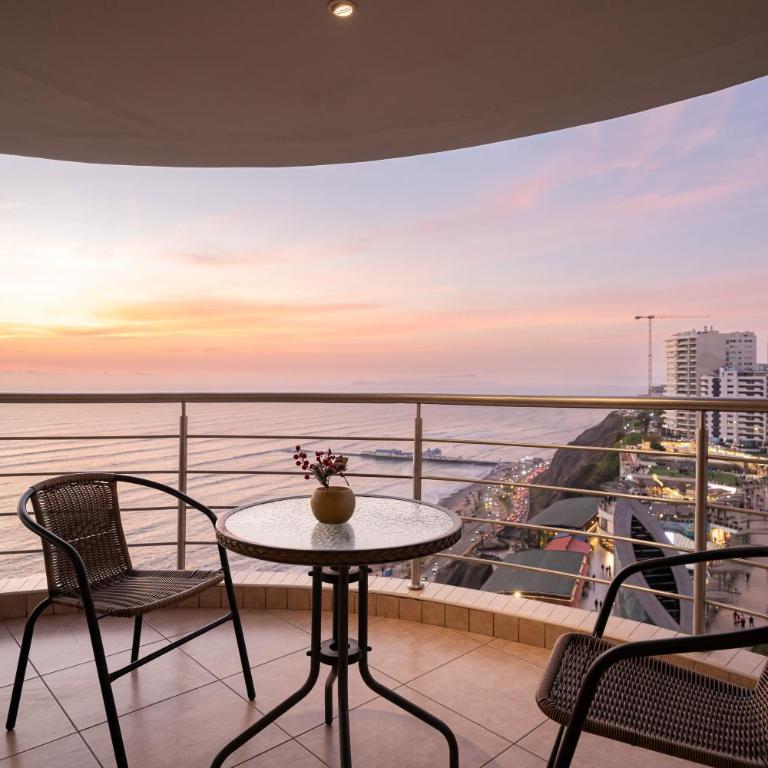 ALU Luxe - Premium Oceanfront Apartments Larcomar - Three-Bedroom Apartment - High Floor - 1