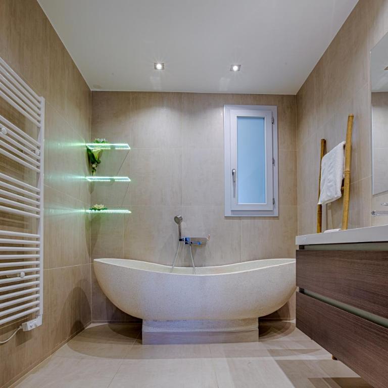 Appartement Vaste Horizon - LRA Cannes - Four-Bedroom Apartment with Sea view and Spa bath - 8