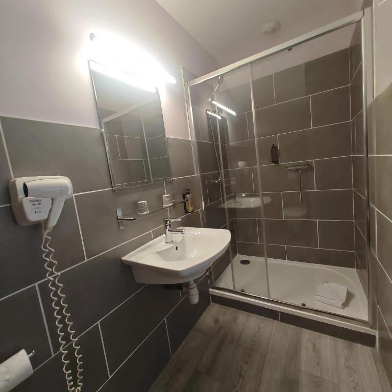 Urban Style, Hôtel Le Cheval Noir, Saint-Étienne - Chambre Double avec Terrasse - 6