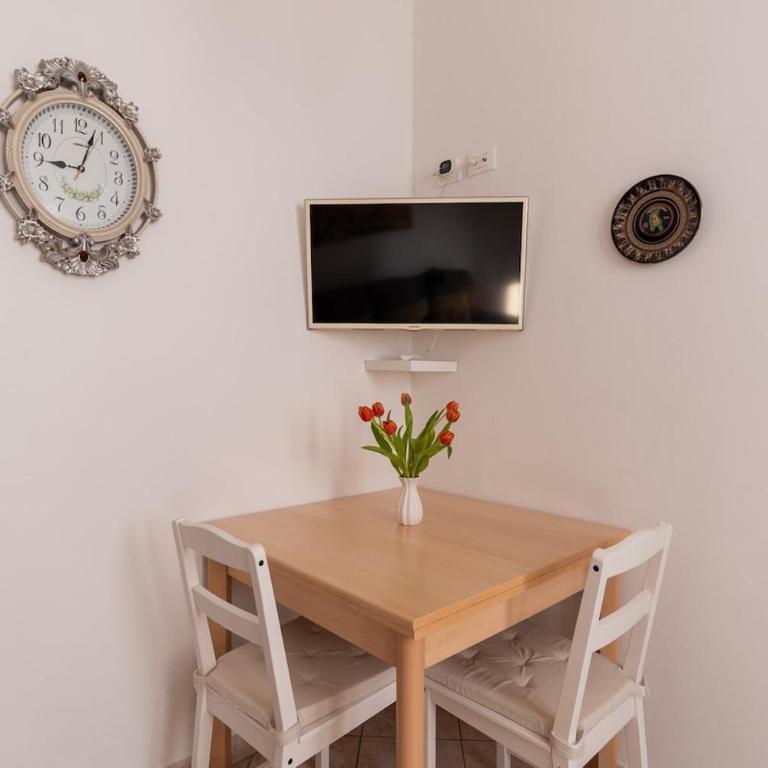 Fiera apartment for 6 people with balcony! - Three-Bedroom Apartment - 8