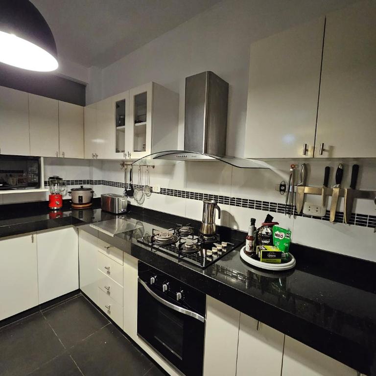 Surfers Paradise - Casa Caro MBI - Double or Twin Room - 13