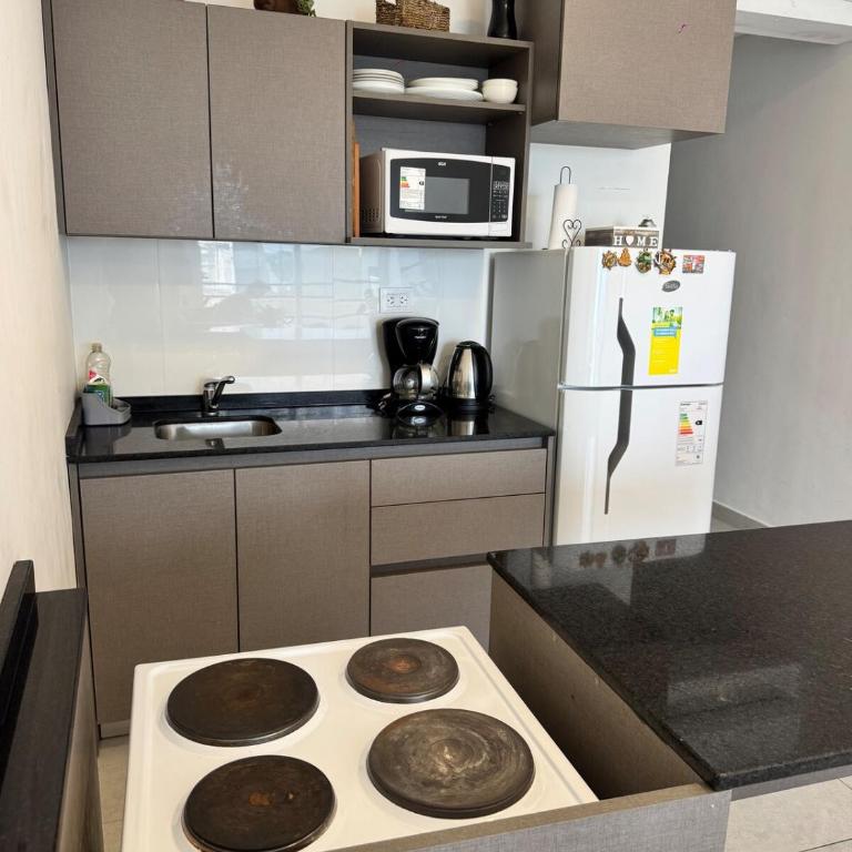 Espacioso apartamento con excelente ubicación - Room #1585148501 - 7