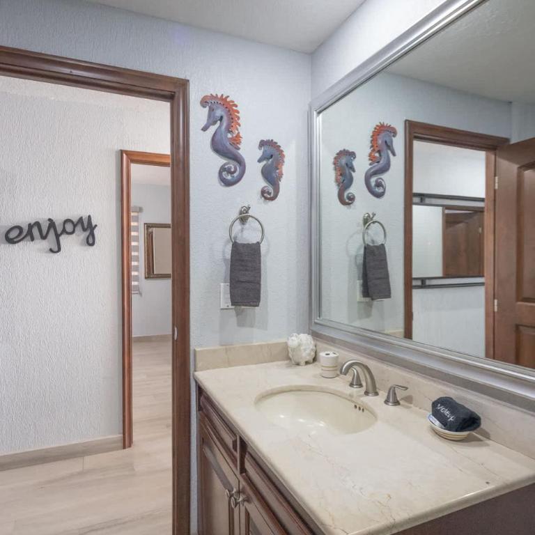 Beachfront Oasis at Sonoran Spa E201 - Apartamento - 36