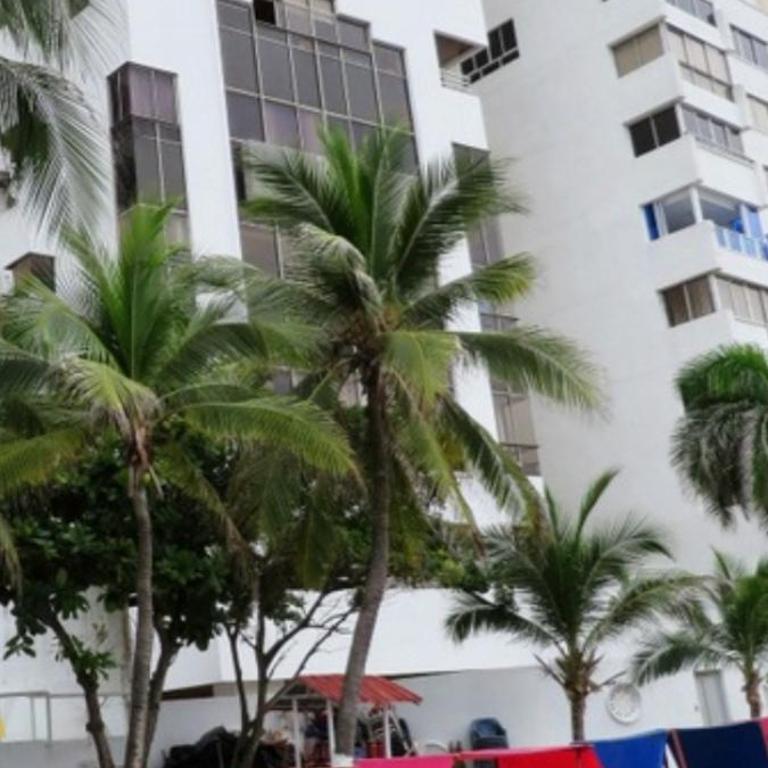 Apartaestudio frente al mar laguito - One-Bedroom Apartment - 15