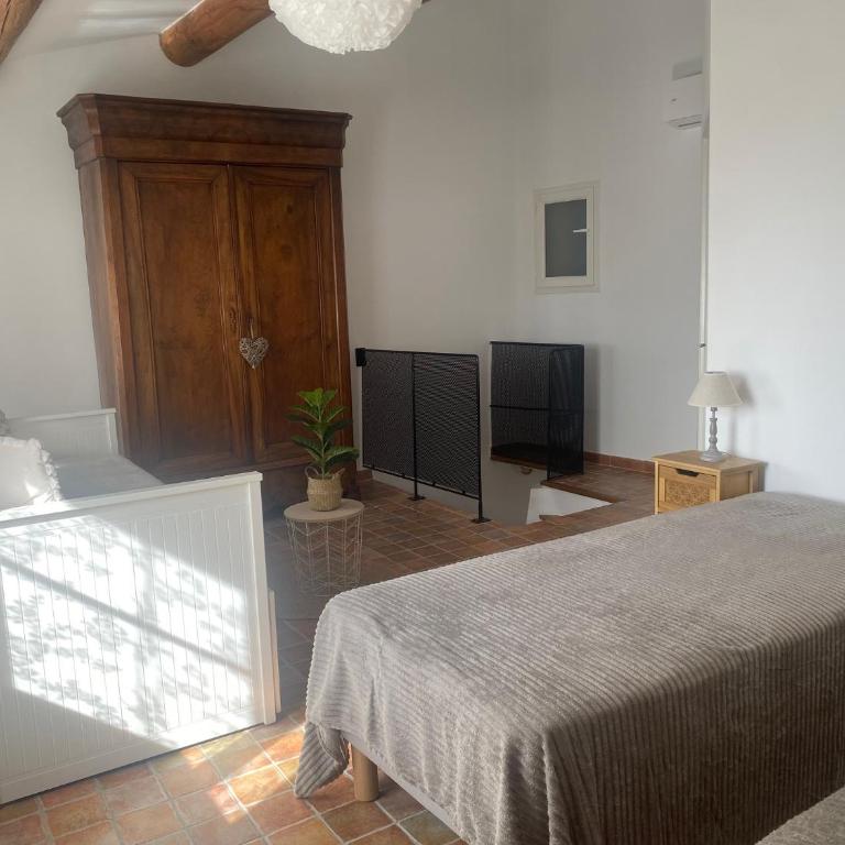 La maison des quais avec vue sur la Sorgue, terrasse, 2 chambres parking securise prive - Two-Bedroom Townhouse - 15