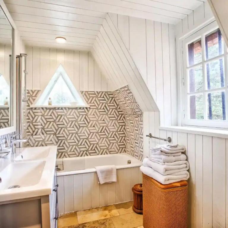 Magnifique demeure Moulin Saint-Laurent Deauville avec piscine & sauna 12 pers - Villa avec Piscine Privée - 26