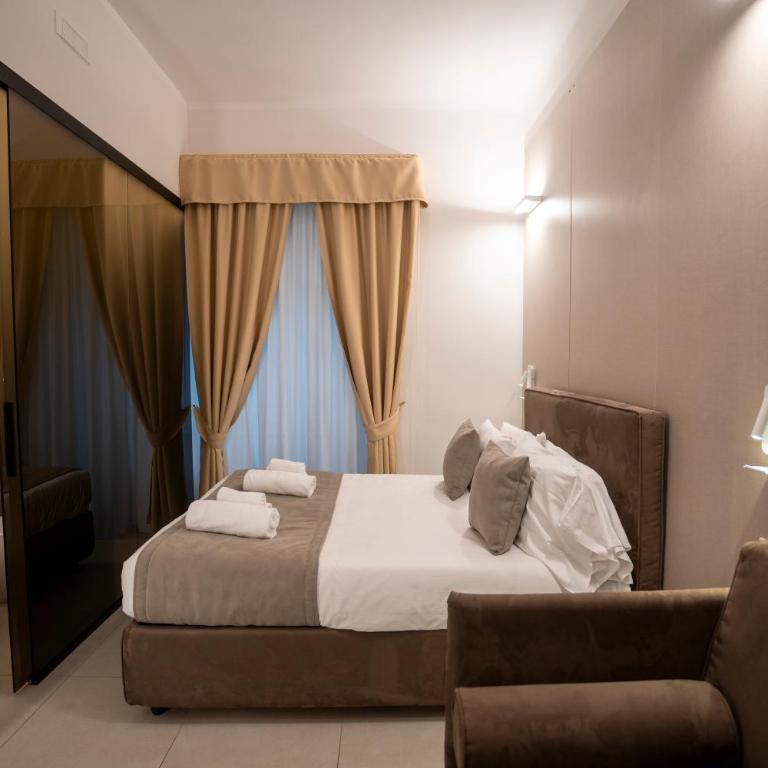 Cicerone's Luxury Suites - Camera Matrimoniale Deluxe - 4