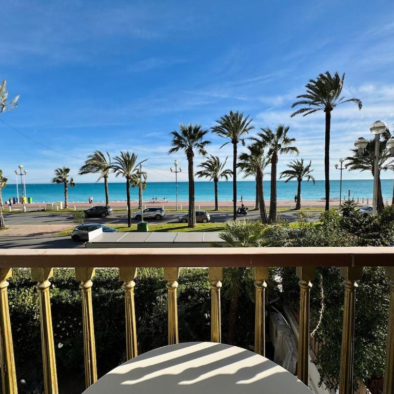 Luxury Beachfront 2BR Promenade des Anglais - Appartement 2 Chambres avec Balcon et Vue sur la Mer - 98