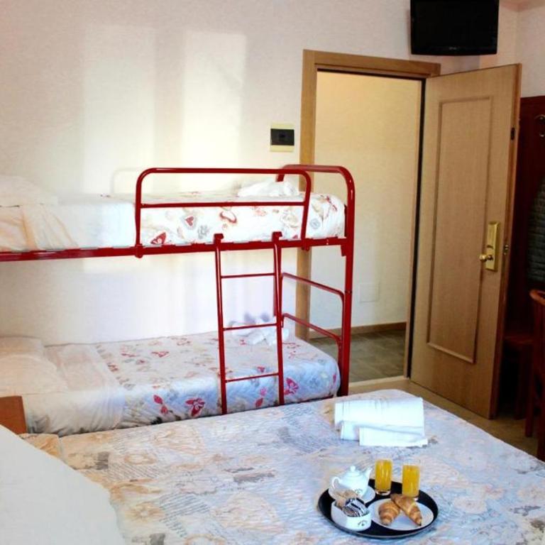 Giole Hotel - Camera Quadrupla con Balcone - 4