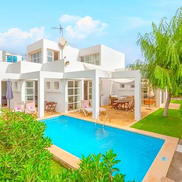 Familienfreundliches charmantes Ferienhaus mit Grill, Terrasse und Garten - Four-Bedroom House - 1