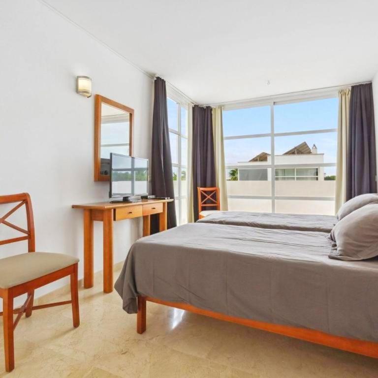 Familienfreundliches charmantes Ferienhaus mit Grill, Terrasse und Garten - Four-Bedroom House - 6