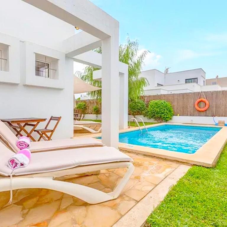 Familienfreundliches charmantes Ferienhaus mit Grill, Terrasse und Garten - Four-Bedroom House - 12