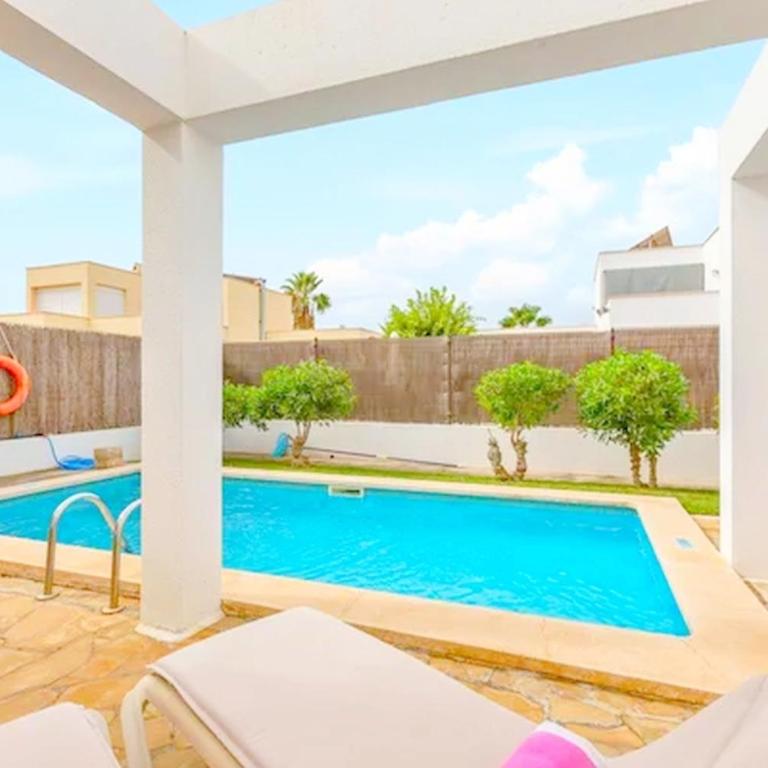 Familienfreundliches charmantes Ferienhaus mit Grill, Terrasse und Garten - Four-Bedroom House - 18