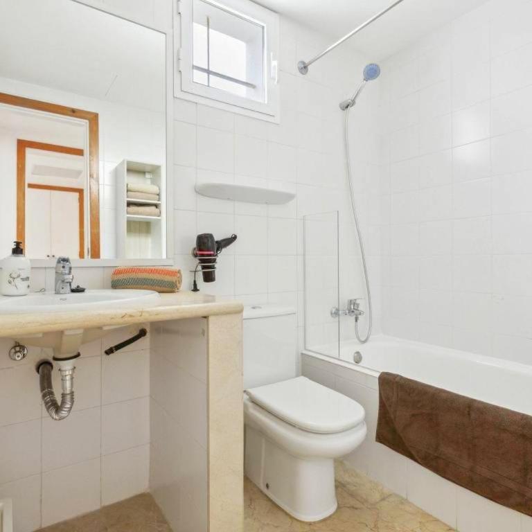 Familienfreundliches charmantes Ferienhaus mit Grill, Terrasse und Garten - Four-Bedroom House - 19