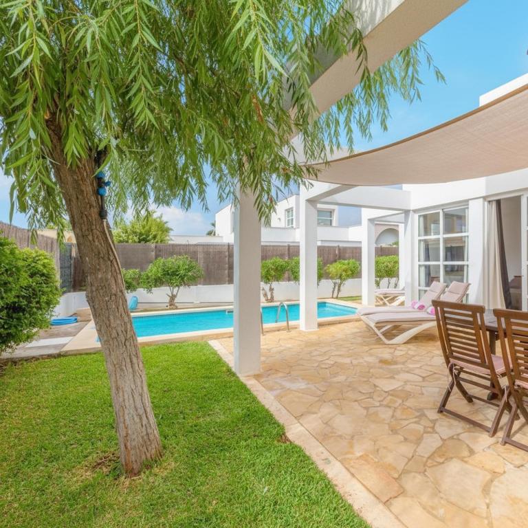 Familienfreundliches charmantes Ferienhaus mit Grill, Terrasse und Garten - Four-Bedroom House - 21